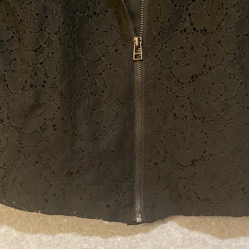 Banana Republic Black Lace Tank Top - Picture 7 of 10